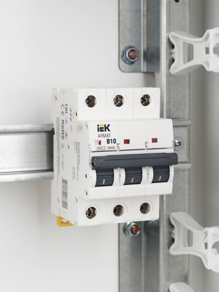 IEK ARMAT Автоматический выключатель M06N 3P B 10А