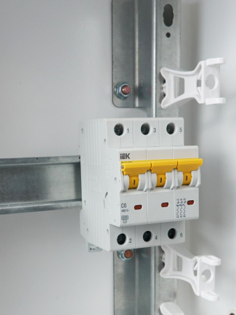 IEK KARAT Выключатель автоматический ВА47-60M 3Р 6А 6кА С