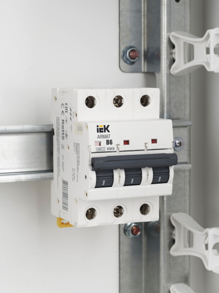 IEK ARMAT Автоматический выключатель M06N 3P B 6А