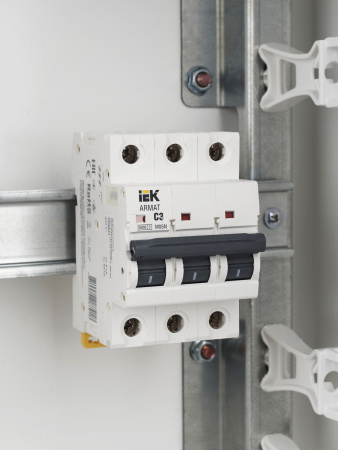 IEK ARMAT Автоматический выключатель M06N 3P C 3А