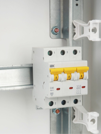 IEK KARAT Выключатель автоматический ВА47-60M 3Р 40А 6кА С