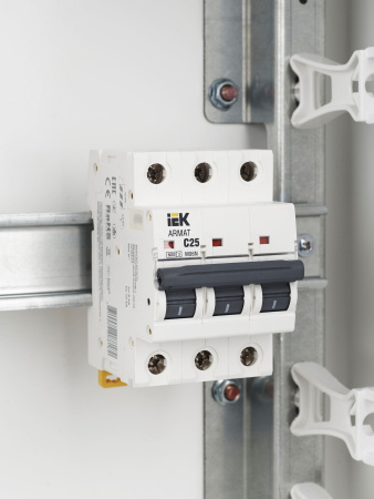 IEK ARMAT Автоматический выключатель M06N 3P C 25А