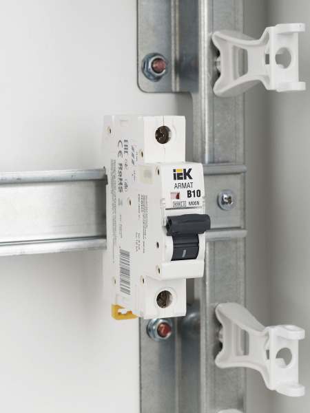 IEK ARMAT Автоматический выключатель M06N 1P B 10А