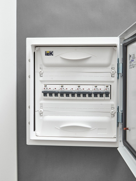 IEK ARMAT Автоматический выключатель M10N 3P D 8А
