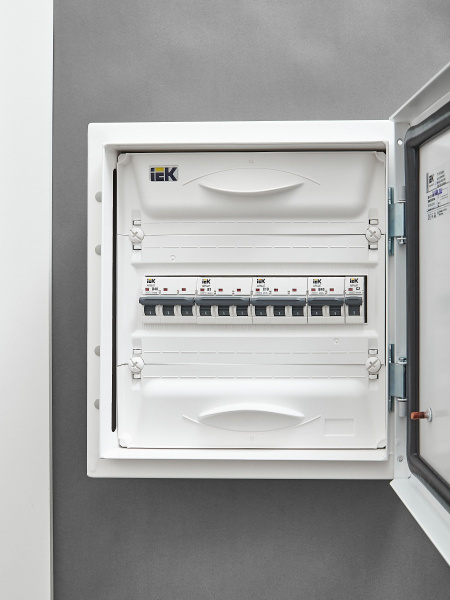 IEK ARMAT Автоматический выключатель M06N 3P B 1А